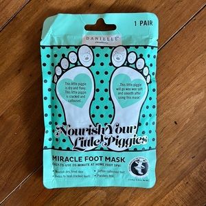 Miracle foot mask